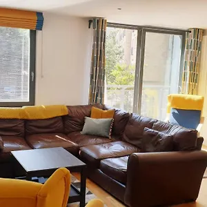 new-town-3bed-2bath-apt-with-free-parking-lift.edinburghhotelsuk.org/