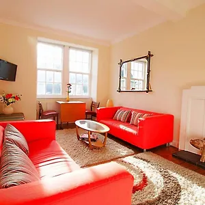 quirky-new-town-flat.edinburghhotelsuk.org/